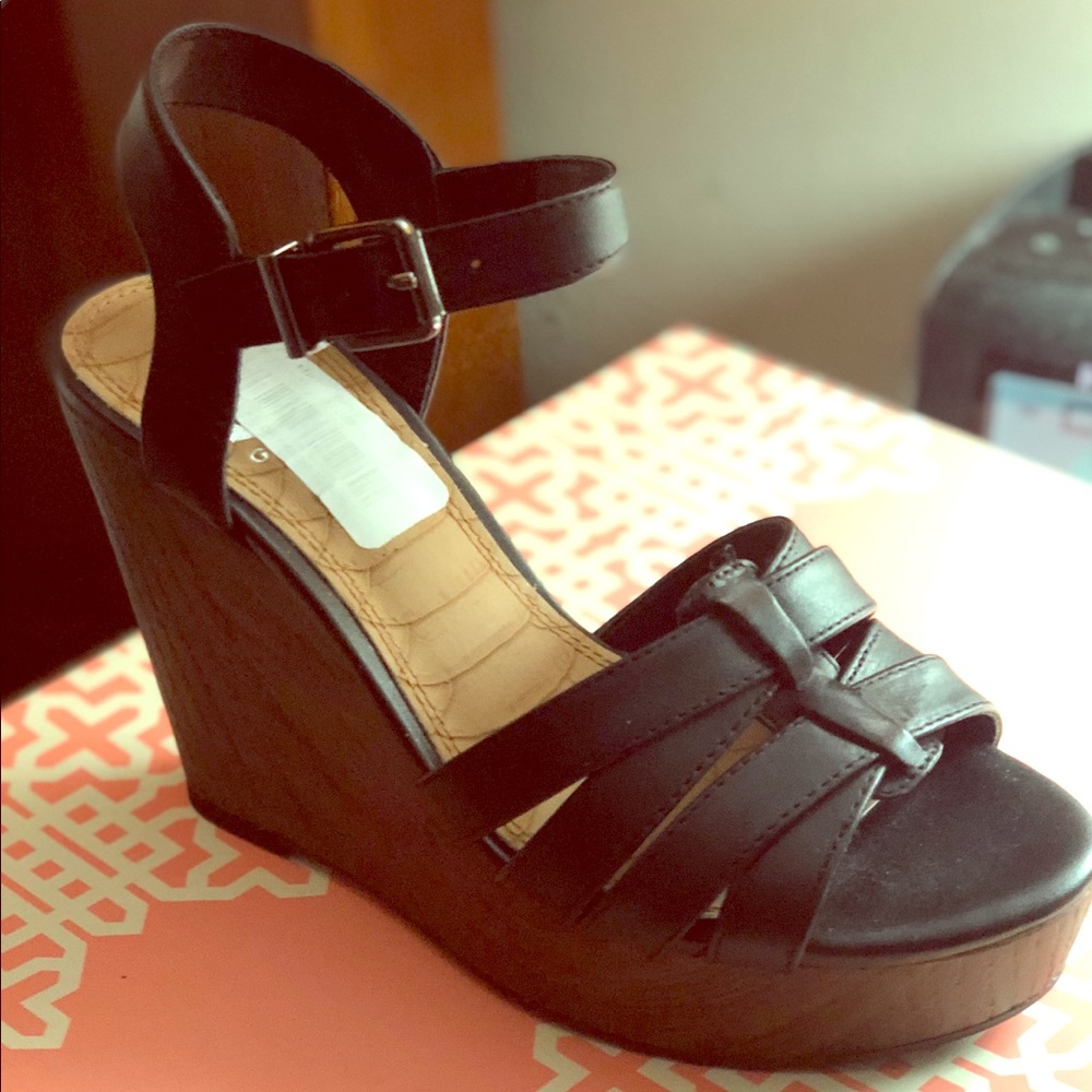 Size 6, black Gianni Bini Wedge